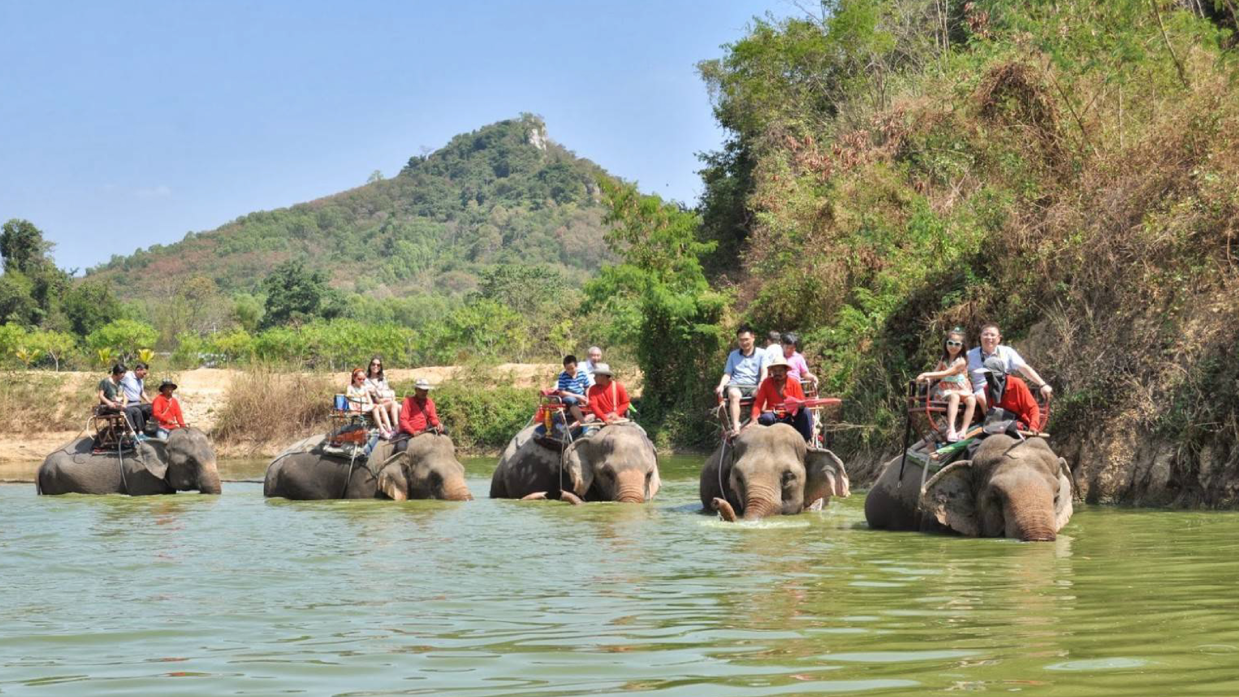 Elephant Riding Thapphraya Pattaya-041.jpg